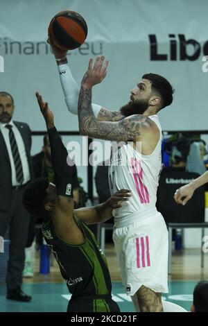 Vincent Poirier du Real Madrid pendant le match de l'ACB de la Ligue entre le Real Madrid et le Club Joventut de Badalona au Centre Wizink sur 18 avril 2021 à Madrid, Espagne (photo par Oscar Gonzalez/NurPhoto) Banque D'Images