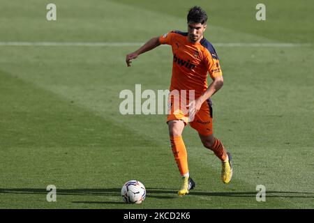 Carlos Soler de Valencia CF pendant le match de la Liga Santander entre Real Betis et Valencia CF à l'Estadio Benito Vilamarin à Séville, Espagne, sur 18 avril 2021. (Photo de Jose Luis Contreras/DAX Images/NurPhoto) Banque D'Images