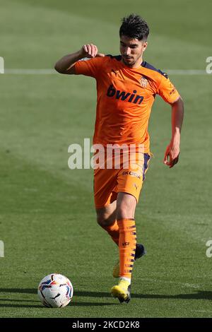 Carlos Soler de Valencia CF pendant le match de la Liga Santander entre Real Betis et Valencia CF à l'Estadio Benito Vilamarin à Séville, Espagne, sur 18 avril 2021. (Photo de Jose Luis Contreras/DAX Images/NurPhoto) Banque D'Images