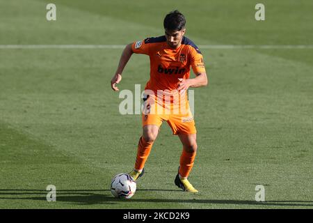 Carlos Soler de Valencia CF pendant le match de la Liga Santander entre Real Betis et Valencia CF à l'Estadio Benito Vilamarin à Séville, Espagne, sur 18 avril 2021. (Photo de Jose Luis Contreras/DAX Images/NurPhoto) Banque D'Images