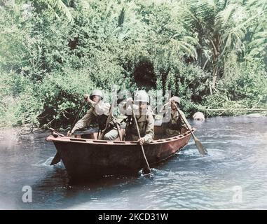 Les troupes américaines à patrouiller la zone des Caraïbes dans un bateau d'assaut, vers 1942. Banque D'Images