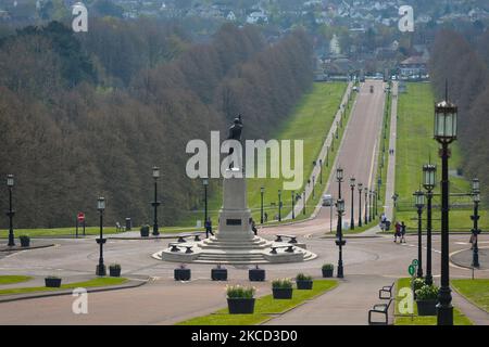 Vue générale de la statue d'Edward Carson sur le terrain du Parlement de Stormont à Belfast. Lundi, 19 avril 2021, à Belfast, Irlande du Nord (photo d'Artur Widak/NurPhoto) Banque D'Images