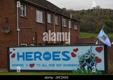 Un mémorial Iwo Jima a inspiré la fresque des héros du NHS par les artistes Ricky Morrow et Dee Craig dans le village de Glynn près de Larne, dans le comté d'Antrim. Mardi, 20 avril 2021, à Glynn, comté d'Antrim, Irlande du Nord (photo par Artur Widak/NurPhoto) Banque D'Images