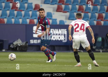 Le défenseur de Levante Rober Pier pendant le match espagnol de la Liga entre Levante UD et Sevilla FC au stade Ciutat de Valencia sur 21 avril 2021. (Photo de Jose Miguel Fernandez/NurPhoto) Banque D'Images