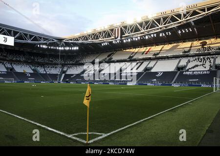 Une vue générale du stade Juventus Allianz avant le match de football de la série A n.32 JUVENTUS - PARME on 21 avril 2021 au stade Allianz de Turin, Piémont, Italie. Résultat final: Juventus-Parme 3-1. Les stades sportifs autour de l'Italie restent soumis à des restrictions strictes en raison de la pandémie du coronavirus, car les lois de distanciation sociale du gouvernement interdisent aux fans à l'intérieur des lieux, ce qui entraîne le jeu derrière des portes fermées. (Photo de Matteo Bottanelli/NurPhoto) Banque D'Images