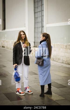 Les gens assistent à Street style Mercedes Benz - Fashion week Russie automne/hiver 2021-2022 - jour 3 21 avril 2021, Moscou, Russie (photo par Nataliya Petrova/NurPhoto) Banque D'Images