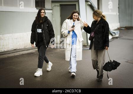 Les gens assistent à Street style Mercedes Benz - Fashion week Russie automne/hiver 2021-2022 - jour 3 21 avril 2021, Moscou, Russie (photo par Nataliya Petrova/NurPhoto) Banque D'Images