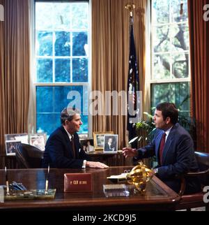 Une réunion personnelle avec le président Ronald Reagan dans le Bureau ovale en 1980s. Banque D'Images