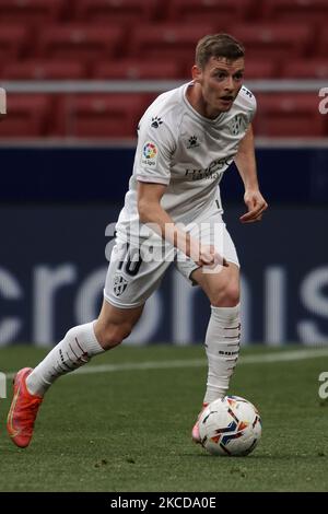 Sergio Gomez de Huesca en action pendant le match de la Liga Santander entre Atletico de Madrid et SD Huesca à l'Estadio Wanda Metropolitano sur 22 avril 2021 à Madrid, Espagne. Les stades sportifs autour de l'Espagne restent soumis à des restrictions strictes en raison de la pandémie du coronavirus, car les lois de distanciation sociale du gouvernement interdisent aux fans à l'intérieur des lieux, ce qui entraîne des matchs à huis clos. (Photo de Jose Breton/Pics action/NurPhoto) Banque D'Images