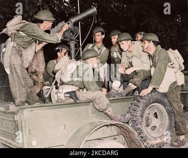 Les troupes américaines dans les Antilles Britanniques engagés dans des manœuvres sur le terrain, vers 1942. Banque D'Images