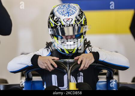 Guanyu Zhou de Chine d'Uni - Virtuosi Racing, portrait pendant le deuxième jour de la FIA Formule 2 essais au circuit de Barcelone - Catalunya sur 24 avril 2021 à Montmelo, Espagne. (Photo par Xavier Bonilla/NurPhoto) Banque D'Images