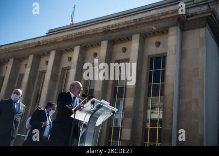 Francis Kalimat, président du Conseil représentatif des institutions juives de France, prenant la parole depuis la scène lors de la grande manifestation pour demander justice à Sarah Halimi, tuée en 2017 pour des raisons d'antisémitisme, organisée au Trocadéro, à Paris, sur 25 avril 2021. (Photo par Andrea Savorani Neri/NurPhoto) Banque D'Images