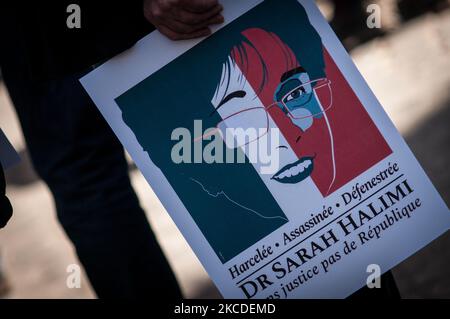 Asseyez-vous près de la Communauté juive de Rome, à proximité de l'ambassade de France à Rome, en Italie, sur 25 avril 2021, contre la récente décision du plus haut tribunal français selon laquelle le meurtrier de Sarah Halimi n'était pas criminellement responsable, à Lyon, dans le centre-sud de la France. Halimi, une juive orthodoxe de 65 ans, est décédée en 2017 après avoir été poussée par le voisin Kobili Traore, 27 ans, qui cria ''Allahu Akbar'' (''Dieu est grand'' en arabe). Traore, un gros fumeur de cannabis, est en soins psychiatriques depuis la mort de Halimi et y demeure après sa condamnation. (Photo d'Andre Banque D'Images