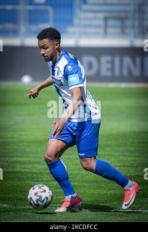 Leon Bell Bell Bell de Magdeburg contrôle le ballon pendant le 3. Match Liga entre 1. FC Magdebourg et VfB Luebeck au MDCC-Arena sur 25 avril 2021 à Magdebourg, Allemagne. (Photo de Peter Niedung/NurPhoto) Banque D'Images