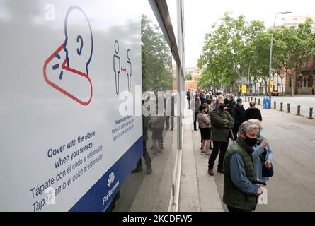 Un millier de personnes participent au test pilote de vaccination de masse à la Fira de Barcelona, à Barcelone, le 26th avril 2021. (Photo de Joan Valls/Urbanandsport /NurPhoto) Banque D'Images