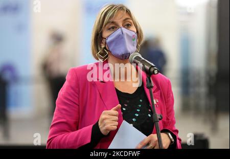 Le ministre de la Santé, Alba Verges, s'exprime au Fira à Barcelone, le 26th avril 2021. Un millier de personnes participent au test pilote de vaccination de masse à la Fira de Barcelona. (Photo de Joan Valls/Urbanandsport /NurPhoto) Banque D'Images