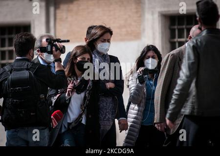 La ministre Mara Carfagna pour la cohésion du Sud et du territoire au sein du gouvernement Mario Draghi arrive à la Chambre des députés au cours du débat sur le plan de relance de 26 avril 2021 à Rome, en Italie. (Photo par Andrea Ronchini/NurPhoto) Banque D'Images