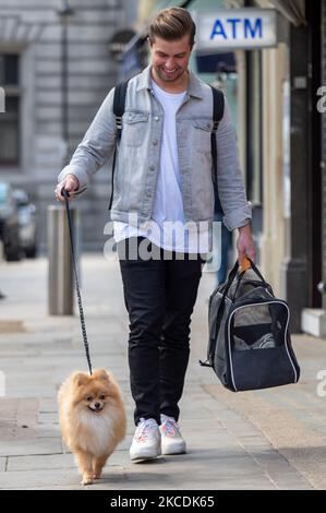 Sonny Jay a vu quitter Global Studios, Capital FM Breakfast Show marcher son chien à Londres, Royaume-Uni 29 avril 2021. (Photo de Robin Pope/NurPhoto) Banque D'Images