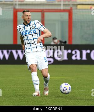 Milan Skriniar du FC Internazionale pendant la série Un match entre le FC Crotone et le FC Internazionale Milan sur le stade 01 mai 2021 'Ezio Scida' à Crotone, Italie (photo de Gabriele Maricchiolo/NurPhoto) Banque D'Images