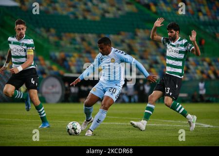Éber Bessa de CD Nacional pendant le match de Ligue nos entre le Sporting CP et le CD Nacional à Estádio José Alvalade sur 1 mai 2021 à Lisbonne, Portugal. (Photo de Valter Gouveia/NurPhoto) Banque D'Images