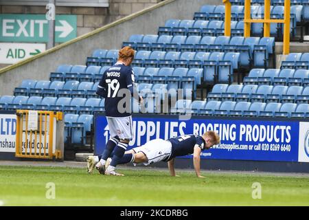 Billy Mitchell, de Millwall, célèbre le troisième but de son équipe lors du match du championnat Sky Bet entre Millwall et Bristol City à la Den, Londres, le samedi 1st mai 2021. (Photo par Ivan Yordonov/MI News/NurPhoto) Banque D'Images