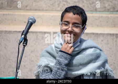 Iman Saleh, un organisateur du mouvement de libération yéménite, parle de la crise des droits de l'homme au Yémen à 1 mai 2021 alors que les activistes de Détroit ont organisé de multiples événements pour les manifestations du jour de mai pour exprimer des frustrations sur les questions de droits des travailleurs et les injustices sociales au pays et à l'étranger, Plus tard, se joignant à un autre rassemblement et mars appelant à la justice pour Ma’Khia Bryant, une femme noire de 16 ans tuée par la police à Columbus, Ohio. (Photo par Adam J. Dewey/NurPhoto) Banque D'Images