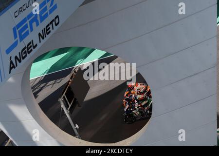 Marc Marquez (93) d'Espagne et Repsol Honda Team et Alex Marquez (73) d'Espagne et LCR Honda Castrol lors de la course de Gran Premio Red Bull de España à Circuito de Jerez - Angel Nieto sur 2 mai 2021 à Jerez de la Frontera, Espagne. (Photo de Jose Breton/Pics action/NurPhoto) Banque D'Images