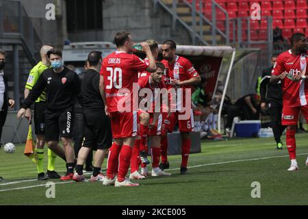 Andrea Barberis de l'AC Monza fêtez le but avec les coéquipiers pendant le match de la série B entre l'AC Monza et la Conférence américaine au Stadio Brianteo sur 04 mai 2021 à Monza, Italie (photo de Mairo Cinquetti/NurPhoto) Banque D'Images