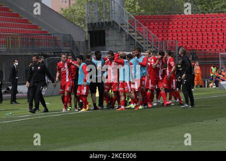 Andrea Barberis de l'AC Monza fêtez le but avec les coéquipiers pendant le match de la série B entre l'AC Monza et la Conférence américaine au Stadio Brianteo sur 04 mai 2021 à Monza, Italie (photo de Mairo Cinquetti/NurPhoto) Banque D'Images