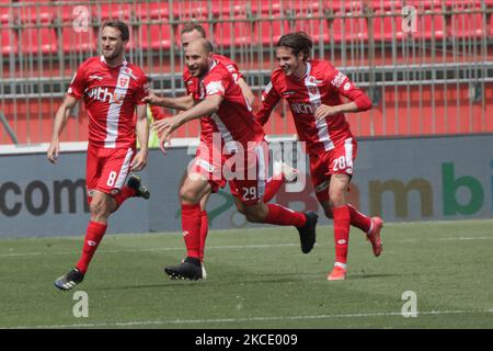 Andrea Barberis de l'AC Monza fêtez le but pendant le match de la série B entre l'AC Monza et la Conférence américaine au Stadio Brianteo sur 04 mai 2021 à Monza, Italie (photo de Mairo Cinquetti/NurPhoto) Banque D'Images