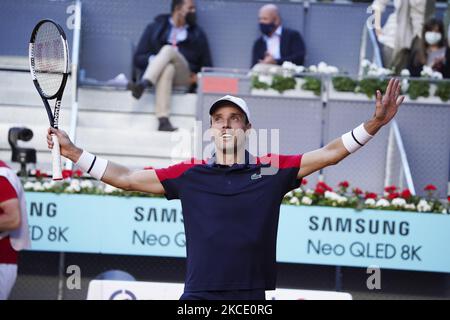 Roberto Bautista de l'Espagne en action duringinin ses hommes célibataires match contre Marco Cecchinato de l'Italie pendant le sixième jour de l'ouverture de Mutua Madrid à la Caja Magica sur 04 mai 2021 à Madrid, Espagne. (Photo par Oscar Gonzalez/NurPhoto) Banque D'Images