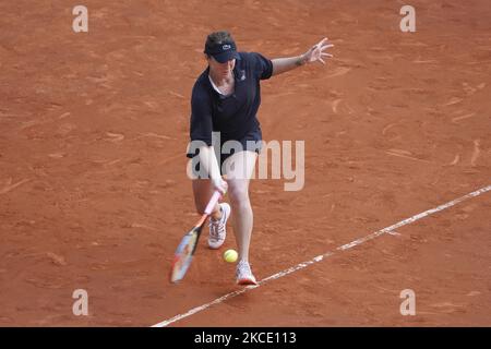 Anastasia Pavlyuchenkova de Russie en action pendant son match des femmes célibataires, ronde de 16, contre Jennifer Brady des Etats-Unis sur la WTA 1000 - Mutua Madrid Open 2021 à la Caja Magica sur 4 mai 2021 à Madrid, Espagne (photo par Oscar Gonzalez/NurPhoto) Banque D'Images