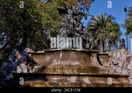 Fuente Alemana (fontaine allemande) au parc forestier du centre-ville de Santiago, au Chili. Au cours du 19th siècle, l'Allemagne est devenue l'un des plus grands partenaires commerciaux du Chili et une importante communauté d'immigrants allemands s'est installée au Chili. La communauté allemande de Santiago a commandé cette immense fontaine monumentale et allégorique pour l'installation dans le parc Forestal, près du centre de la capitale. (Photo de Creative Touch Imaging Ltd./NurPhoto) Banque D'Images