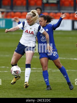 Chloe Pepllow de Tottenham Hotspur femmes tient de Drew Spence de Chelsea FC femmes pendant FA Women's Spur League betweenTottenham Hotspur et Chelsea au stade de Hive , Barnett , Londres , Royaume-Uni le 05th mai 2021 (photo par action Foto Sport/NurPhoto) Banque D'Images