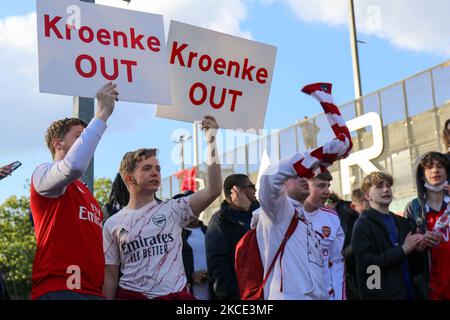 Les fans d'Arsenal protestent contre la propriété de Stan Kroenke devant le stade Emirates, Londres, le jeudi 6th mai 2021 (photo de Lucy North/MI News/NurPhoto) Banque D'Images