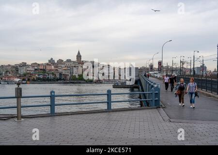 Les rues vides d'Istanbul, Turquie vu sur 5 mai 2021. Le gouvernement a imposé un couvre-feu de 19 jours qui a commencé sur 29 avril et se terminera sur 17 mai, à la fin du ramadan, fête sainte. Les restaurants et les cafés fournissent uniquement des services de livraison et de plats à emporter tout au long du confinement. (Photo par Erhan Demirtas/NurPhoto) Banque D'Images