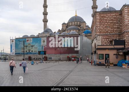 Les rues vides d'Istanbul, Turquie vu sur 5 mai 2021. Le gouvernement a imposé un couvre-feu de 19 jours qui a commencé sur 29 avril et se terminera sur 17 mai, à la fin du ramadan, fête sainte. Les restaurants et les cafés fournissent uniquement des services de livraison et de plats à emporter tout au long du confinement. (Photo par Erhan Demirtas/NurPhoto) Banque D'Images