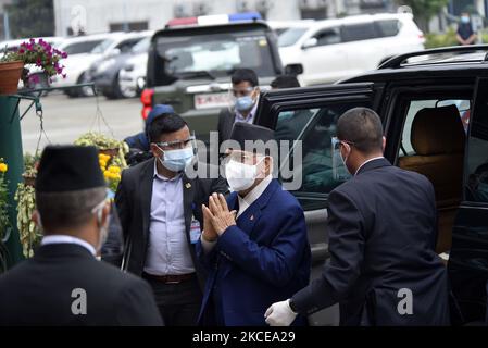 Le Premier ministre du Népal, KP Sharma Oli, arrive pour demander le vote de confiance au Parlement fédéral, à Katmandou, au Népal, lundi, à 10 mai 2021. (Photo de Narayan Maharajan/NurPhoto) Banque D'Images