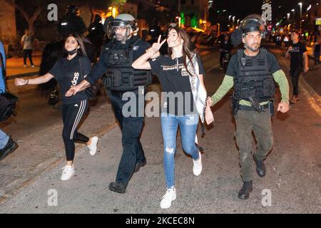 La police israélienne a violemment dispersé une protestation palestinienne contre les actions israéliennes à Jérusalem et dans la bande de Gaza, dans la ville côtière du nord de Haïfa, le mardi 11 mai 2021. (Photo de Mati Milstein/NurPhoto) Banque D'Images