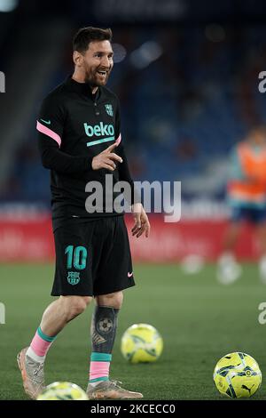 Lionel Messi de Barcelone pendant l'échauffement avant le match de la Liga Santander entre Levante UD et FC Barcelone au stade Ciutat de Valence sur 11 mai 2021 à Valence, Espagne. Les stades sportifs dans toute l'Espagne restent soumis à des restrictions strictes en raison de la pandémie du coronavirus, car les lois de distanciation sociale du gouvernement interdisent aux fans à l'intérieur des lieux, ce qui entraîne le jeu derrière des portes fermées. (Photo de Jose Breton/Pics action/NurPhoto) Banque D'Images