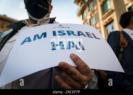 La communauté juive de Rome s'est réunie au Portico d'Ottavia pour soutenir Israël après que le conflit au Moyen-Orient s'est à nouveau enflammé. Plusieurs hommes politiques ont également manifesté leur solidarité sur 12 mai 2021 à Rome, Italie (photo d'Andrea Ronchini/NurPhoto) Banque D'Images