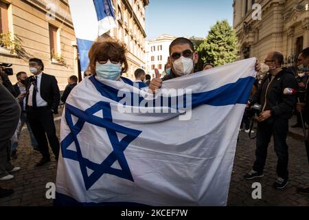 La communauté juive de Rome s'est réunie au Portico d'Ottavia pour soutenir Israël après que le conflit au Moyen-Orient s'est à nouveau enflammé. Plusieurs hommes politiques ont également manifesté leur solidarité sur 12 mai 2021 à Rome, Italie (photo d'Andrea Ronchini/NurPhoto) Banque D'Images