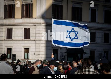 La communauté juive de Rome s'est réunie au Portico d'Ottavia pour soutenir Israël après que le conflit au Moyen-Orient s'est à nouveau enflammé. Plusieurs hommes politiques ont également manifesté leur solidarité sur 12 mai 2021 à Rome, Italie (photo d'Andrea Ronchini/NurPhoto) Banque D'Images