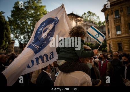 La communauté juive de Rome s'est réunie au Portico d'Ottavia pour soutenir Israël après que le conflit au Moyen-Orient s'est à nouveau enflammé. Plusieurs hommes politiques ont également manifesté leur solidarité sur 12 mai 2021 à Rome, Italie (photo d'Andrea Ronchini/NurPhoto) Banque D'Images