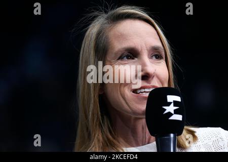 Justine Henin, consultante pour la chaîne de télévision Eurosport lors du Rolex Paris Masters, tournoi ATP Masters 1000 tennis, sur 4 novembre 2022 à l'Accor Arena de Paris, France. Photo de Victor Joly/ABACAPRESS.COM crédit: Victor Joly/Alay Live News Banque D'Images