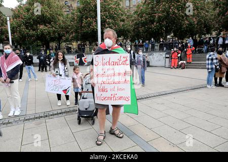 Les participants participent à une manifestation pro-palestinienne à Stuttgart, en Allemagne, sur 15 mai 2021 (photo d'Agron Beqiri/NurPhoto) Banque D'Images