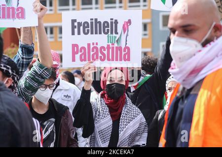 Les participants participent à une manifestation pro-palestinienne à Stuttgart, en Allemagne, sur 15 mai 2021 (photo d'Agron Beqiri/NurPhoto) Banque D'Images