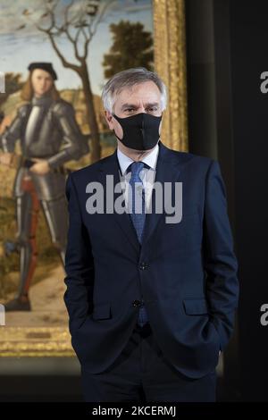 Le directeur artistique du musée, Guillermo Solana, pose lors de la présentation du résultat de la restauration du "Jeune Chevalier dans un paysage" (Joven caballero en un paisaje), l'une des œuvres les plus emblématiques du peintre italien Cuatrocentista Vittore Carpaccio, ce lundi au Musée Thyssen-Bornemisza de Madrid. 17 mai 2021 Espagne (photo par Oscar Gonzalez/NurPhoto) Banque D'Images