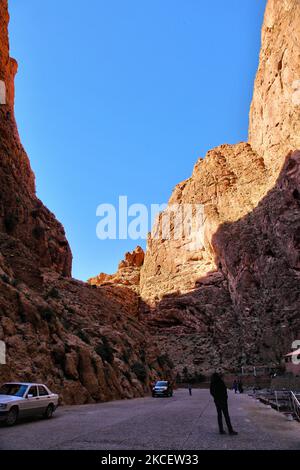 Gorge de Todra située dans les montagnes du Haut Atlas près de la ville de Tinerhir au Maroc, en Afrique. Les Gorges de Todgha (Gorges de Todra) sont une série de canyons calcaires, ou Wadi, dans la partie orientale des montagnes du Haut Atlas au Maroc. Les rivières Todgha et Dades voisines sont toutes deux responsables de la découpe de ces canyons profonds bordant des falaises. (Photo de Creative Touch Imaging Ltd./NurPhoto) Banque D'Images