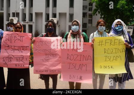 Des groupes de femmes journalistes participent à une manifestation demandant la libération de la journaliste d'investigation Rozina Islam, détenue à Dhaka, au Bangladesh, sur 19 mai 2021. (Photo par Mamunur Rashid/NurPhoto) Banque D'Images
